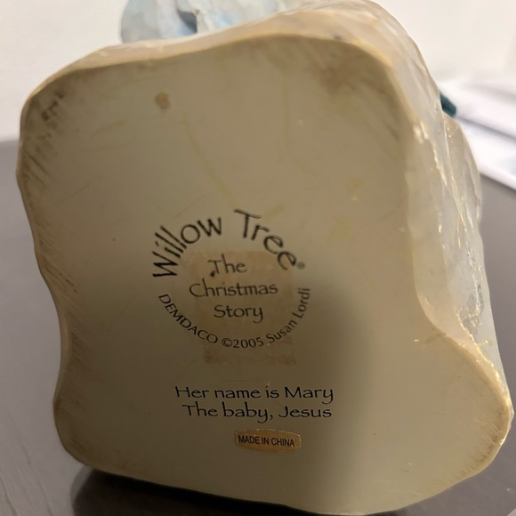 Willow Tree Nativity Mary and baby Figurine - Picture 5 of 8